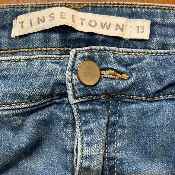 Distressed Tinseltown Blue Jeans - Picture 7 of 8